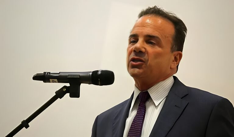 Alcalde anuncia plan para construir miles de nuevas unidades de vivienda asequible