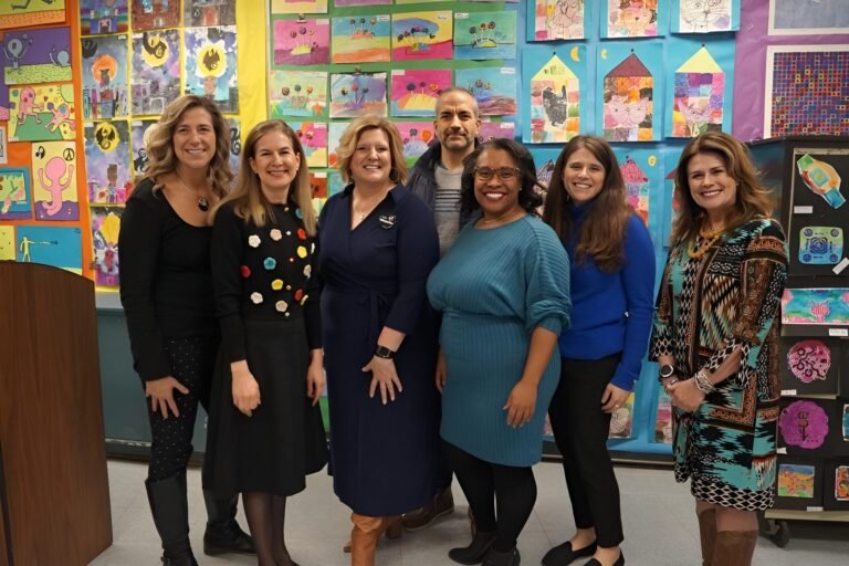 Departamento de Educación de CT invierte $4 millones para apoyar a educadores de todo el Estado