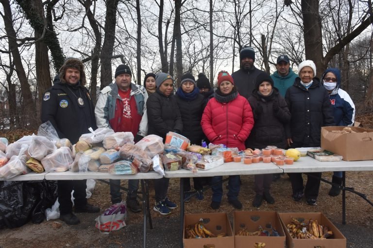 Familias reciben alimentos gratuitos todos los sábados gracias a labor de voluntarios