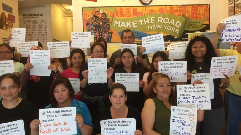 Otorgan $100 mil para apoyar clases de inglés para inmigrantes de bajos ingresos