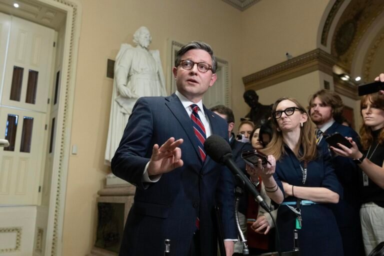 Republicanos en el Congreso dan por muerto acuerdo migratorio acordado con Biden