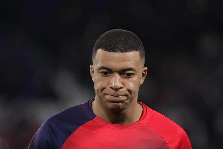 Kylian Mbappé le informó al PSG que deja el club al final de la temporada