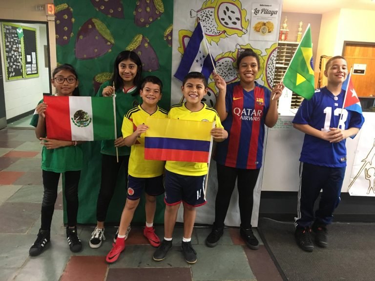 Aumentan estudiantes hispanos en escuelas charter