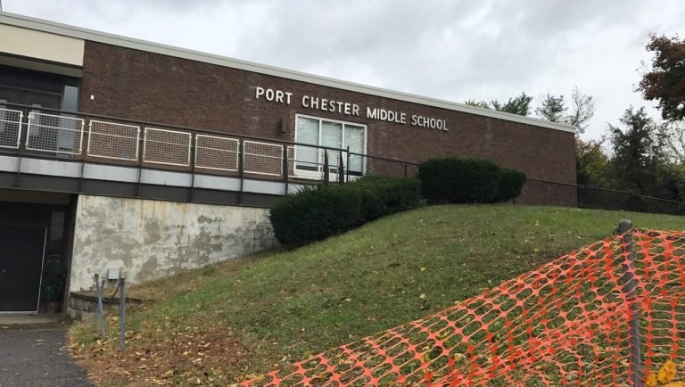 Clínicas escolares de salud mental ofrecen apoyo bilingüe