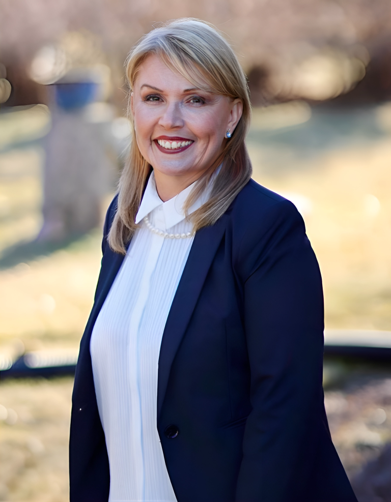 Refugio nombra nueva presidenta hispana