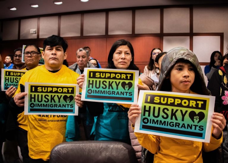 Sigue lucha para ampliar HUSKY a niños inmigrantes