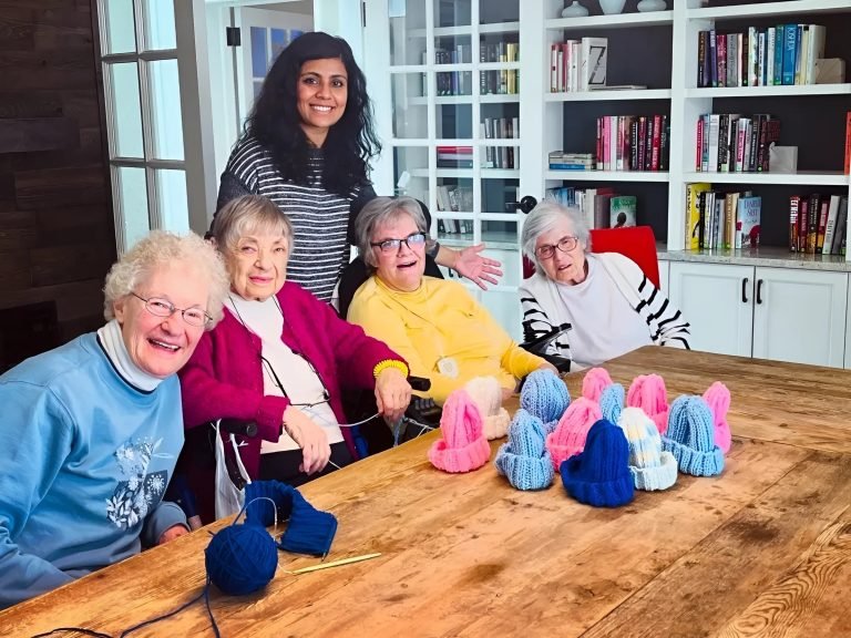 Adultos mayores contribuyen a la comunidad