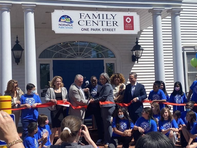 Clases de inglés para adultos abren puertas a inmigrantes