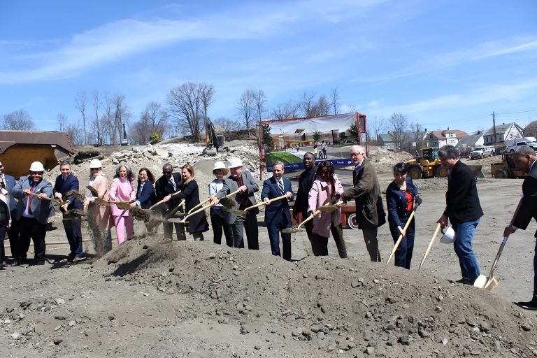 Comienza construcción de escuela secundaria en South Norwalk