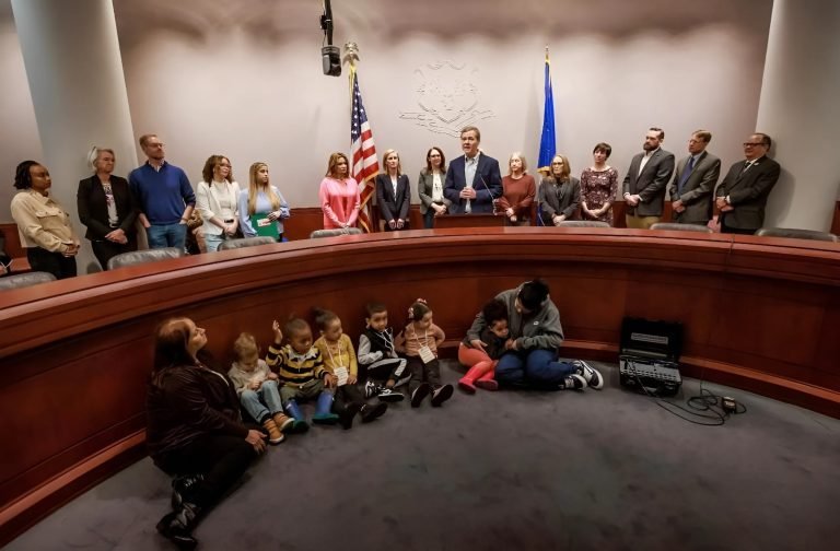 Niños piden reducir costos de cuidado infantil