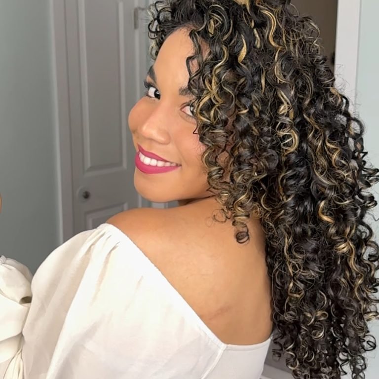 Cómo TikToker hispana ayuda a otros latinos