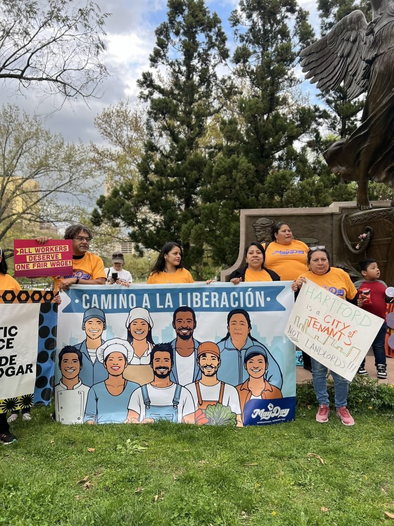 Defensores presionan por legislación que beneficie a familias inmigrantes