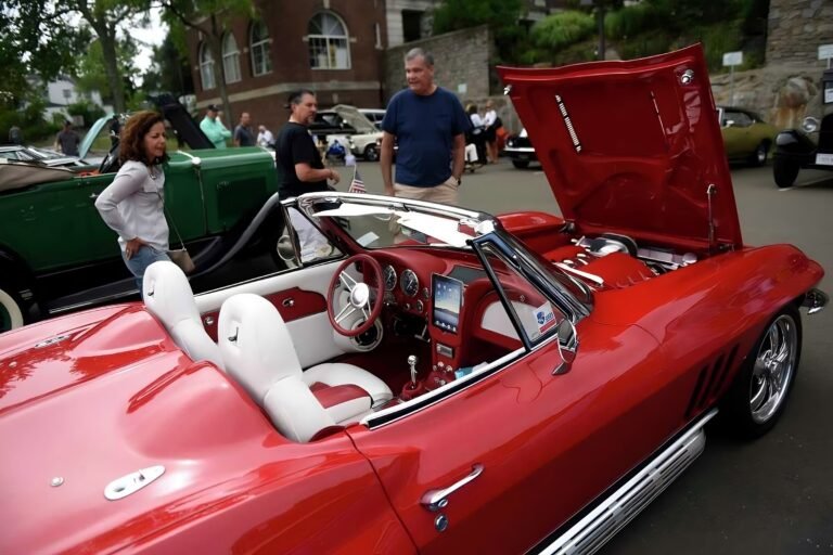 Exhibición de autos a beneficio de Fondo de Becas de Policía