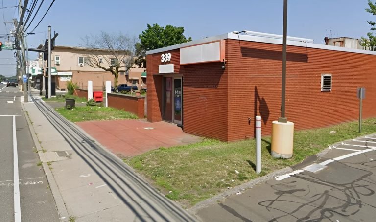 Junta indecisa sobre dispensario de cannabis cerca del Yerwood Center