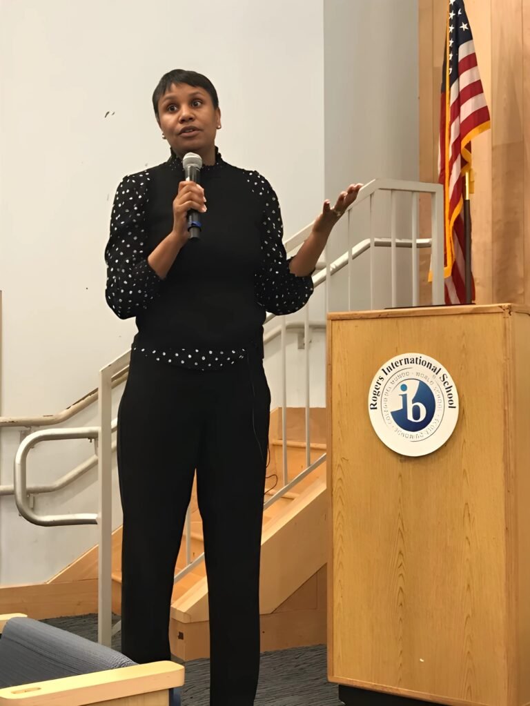 Padres hispanos rechazan eliminación de Coordinador de Estudiantes de Inglés