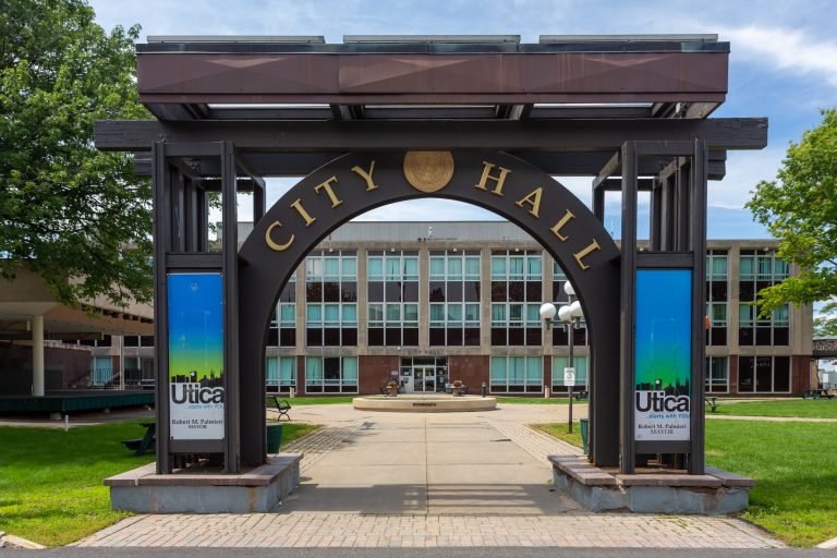 Programa brinda beneficios a inmigrantes y refugiados