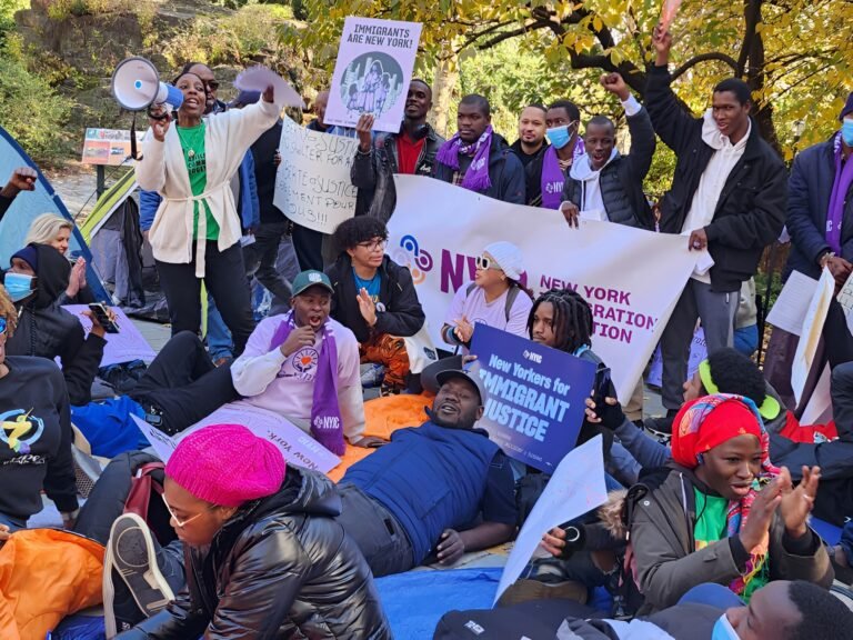 Ciudad de NY ha recibido en dos años a 200 mil inmigrantes