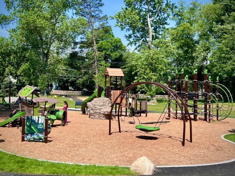 Inauguran nuevo parque infantil