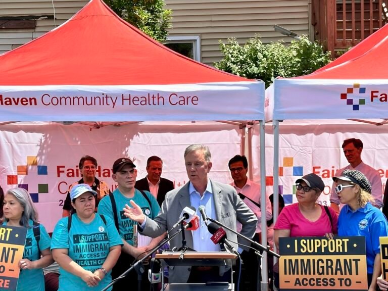 Empieza cobertura médica para niños indocumentados de 15 años o menos