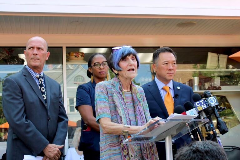 Legisladores presionan para bajar precios de los alimentos