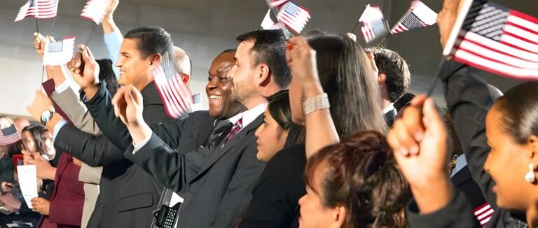 Otorgarán ciudadanía a 11 mil inmigrantes, en el marco del Día de Independencia