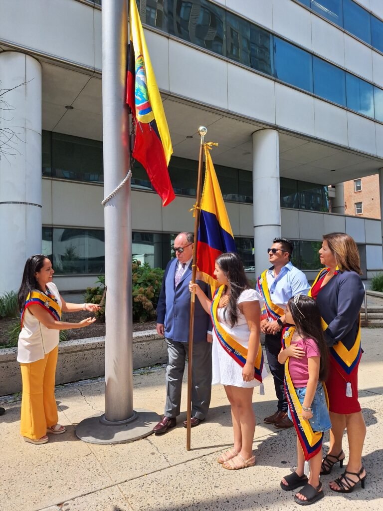 Ecuatorianos celebran 215º aniversario del primer grito de independencia