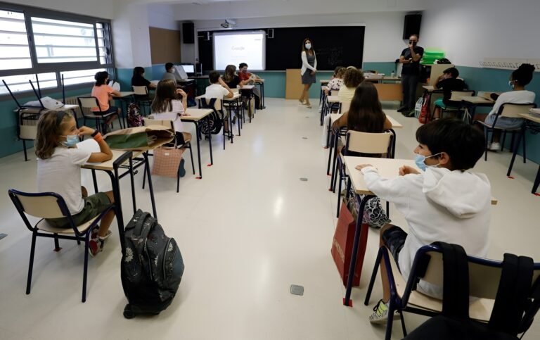 Escuelas avanzan contra ausentismo crónico