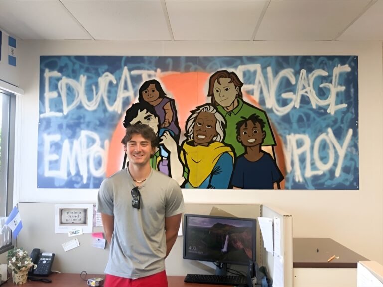 Estudiante crea mural inspirado en el trabajo y colaboración de los inmigrantes