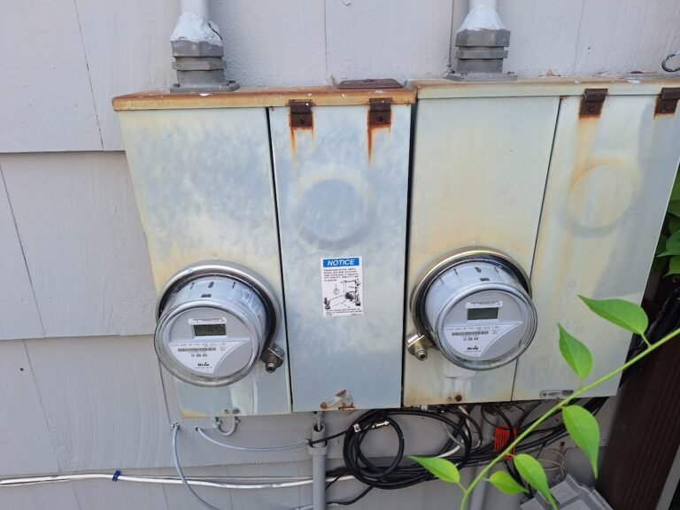 Exigen que CT elimine cargo por beneficios públicos en facturas eléctricas