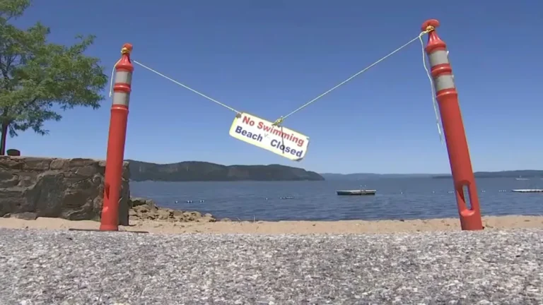 Persisten los cierres de playas en Valle del Hudson