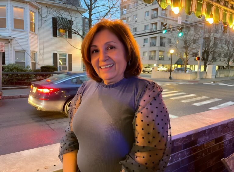 Piden a Congresista hispana que renuncie al Comité Demócrata