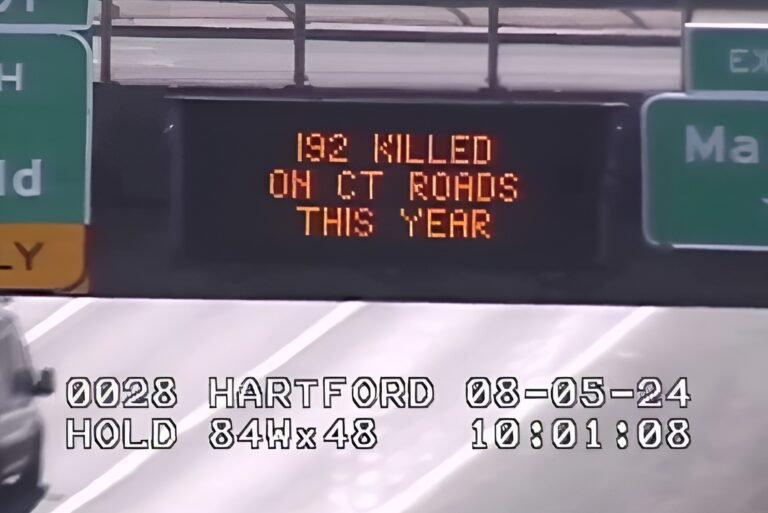 Señales de tráfico buscan concientizar a conductores sobre muertes en carreteras