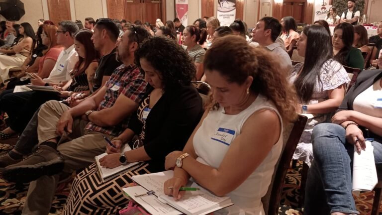 Más de cien empresarios se reúnen en Norwalk