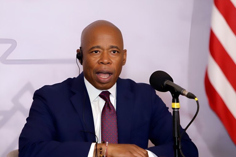 Alcalde de NY afronta cargos penales tras investigación por corrupción