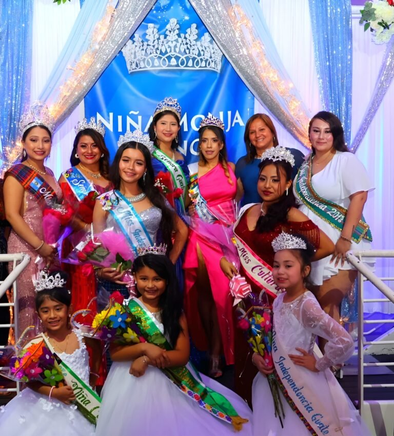 Coronan a reinas y eligen a niña “Monja Blanca”