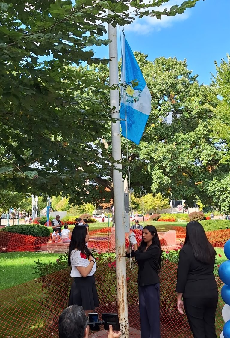 Guatemaltecos celebran 203º aniversario de independencia