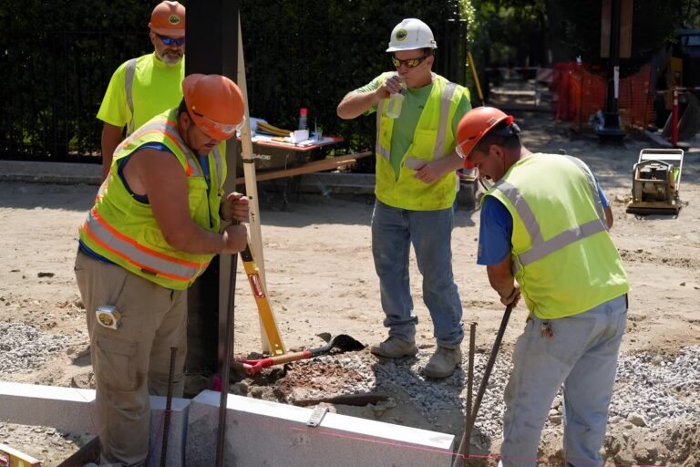 Aumentos de ingresos en EEUU no llegan a los hispanos