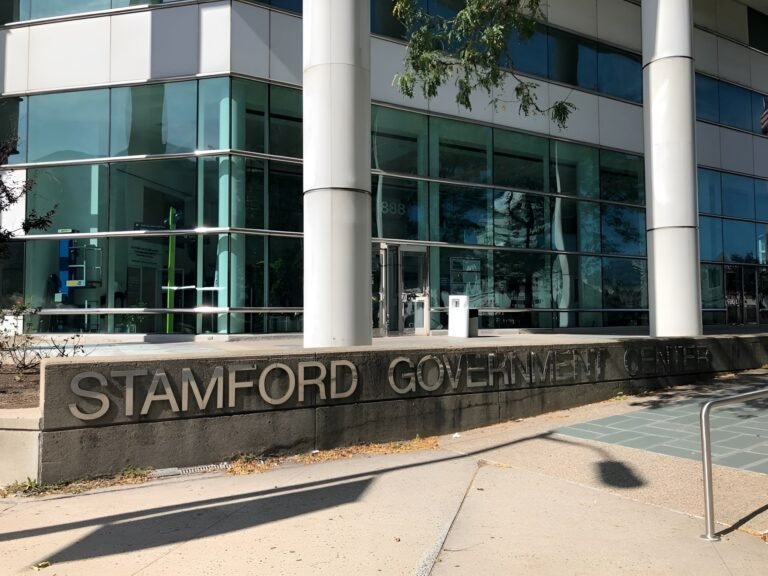Infestación de ratones en Centro de Gobierno de Stamford