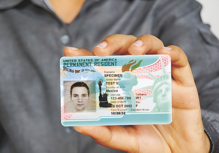 USCIS extiende validez de la green card por 36 meses