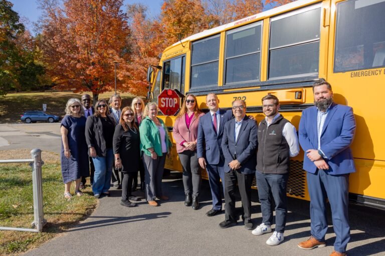 Nuevo programa de seguridad para autobuses escolares para combatir los adelantamientos ilegales