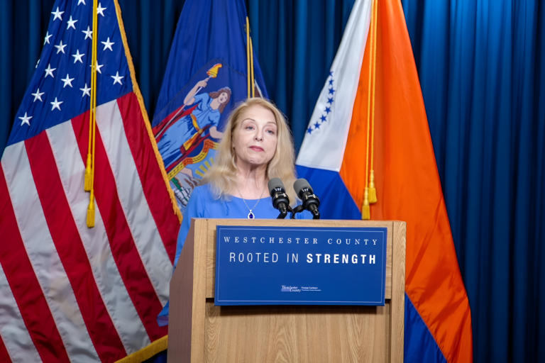 Reconocen octubre como Mes de Concientización sobre Cáncer de Mama