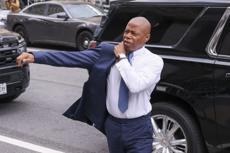 Alcalde de Nueva York contra las deportaciones masivas pero espera se resuelva crisis migratoria