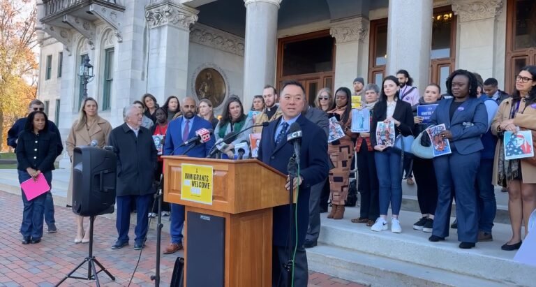 Autoridades de CT prometen proteger a inmigrantes en medio de los planes de deportación de Trump