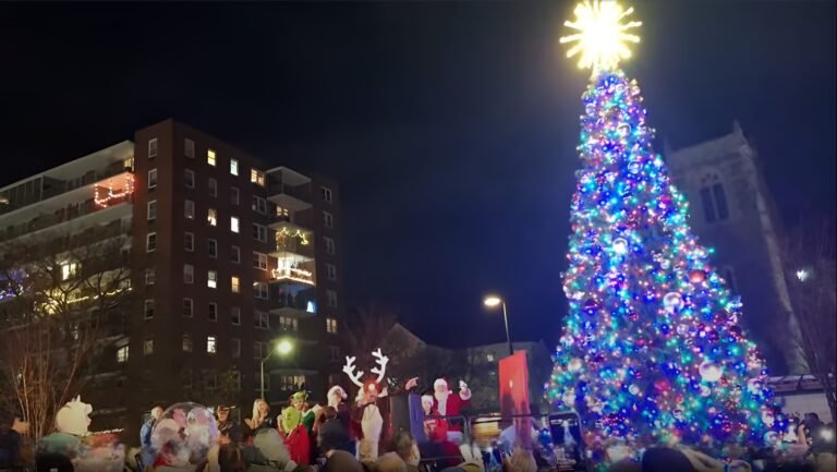 Familias dan la bienvenida a las fiestas navideñas