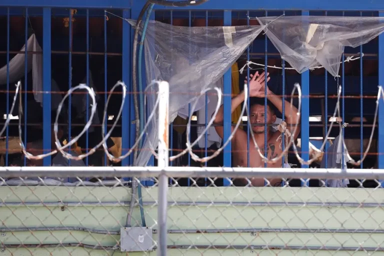 La cifra de fallecidos en cárceles de El Salvador aumenta a 349, según la organización SJH