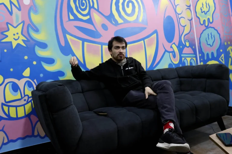 Salvar vidas y evitar contagios, así es la única sala de consumo supervisado de Suramérica