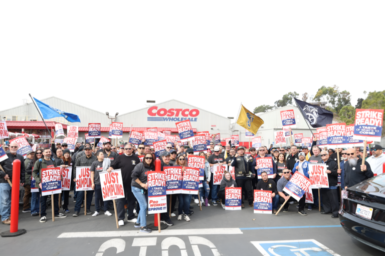 Más de 18 mil trabajadores de Costco aprueban huelga