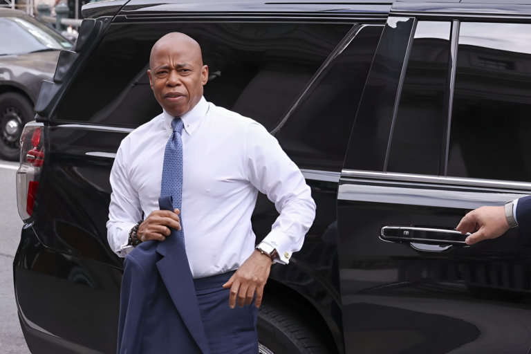 Policía de NY cooperó con redada de inmigración por orden del Alcalde