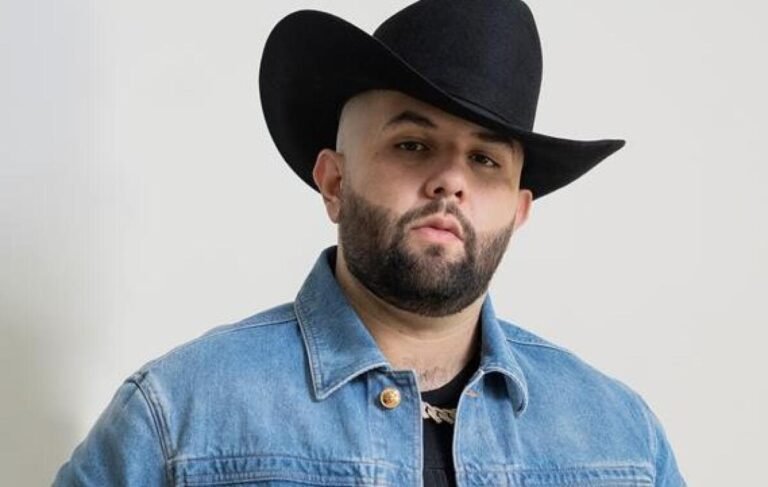 Carin León acusa de homosexualidad impuesta a gente que lo relaciona con Espinoza Paz: “Así no va a funcionar”