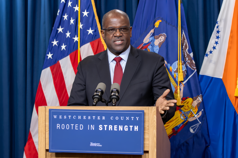 Ken Jenkins gana elecciones especiales para ejecutivo del Condado